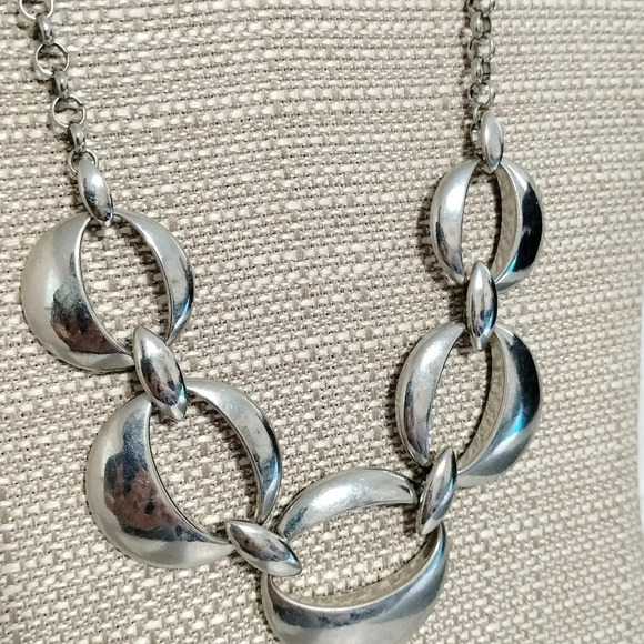 Charming Charlie Silver Tone Chunky Fashion Statement Necklace - Picture 2 of 5